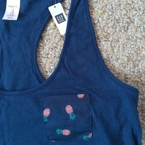 NWT Gap Tank w/built in Bra